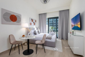 Large Balcony Studio 10mins from Dubai Mall